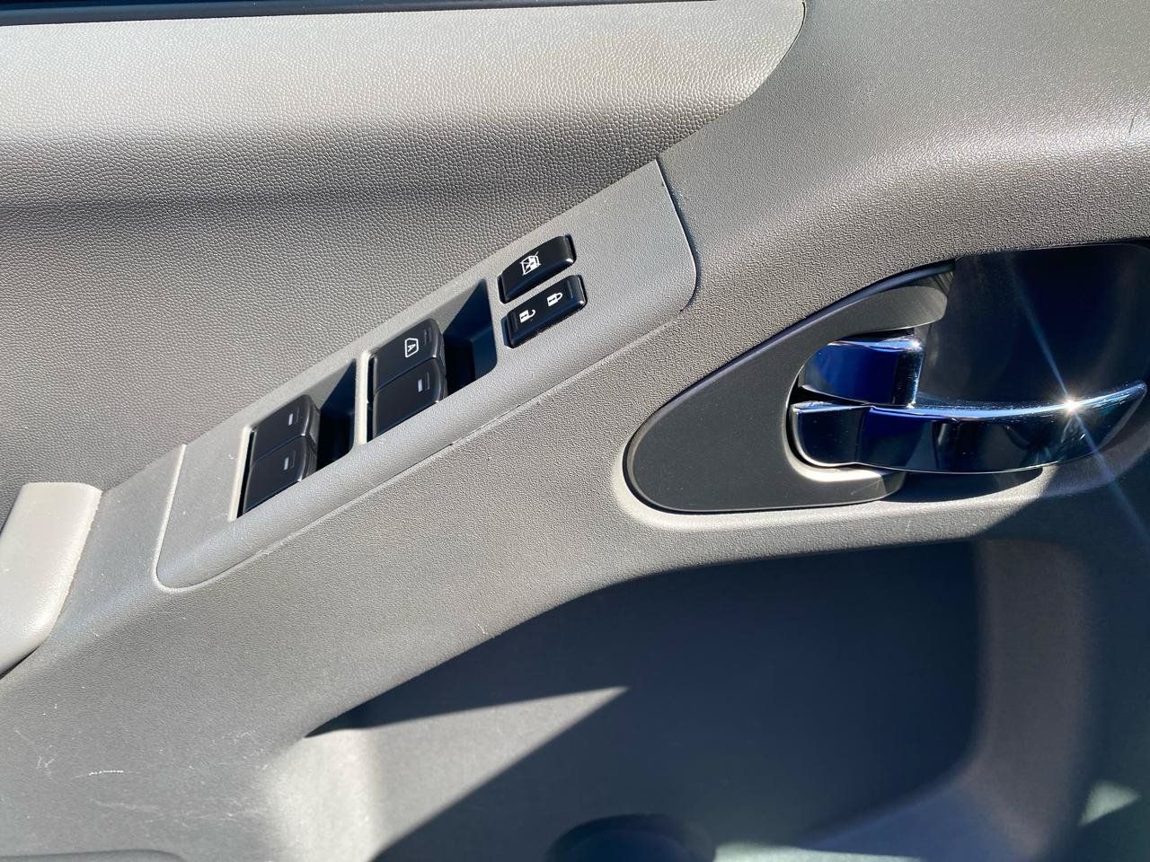 Used 2018 Nissan Frontier SV AWD/4WD image 17
