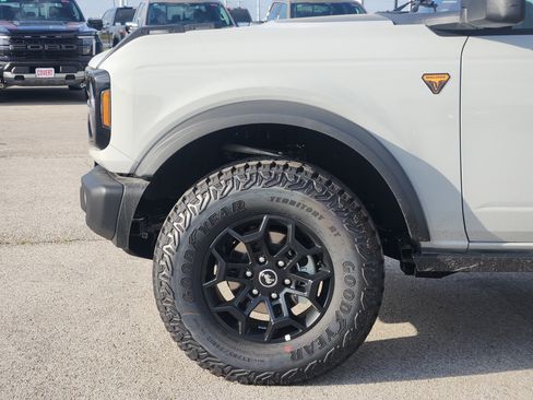 New 2026 Ford Bronco Badlands w/ Black Appearance Package AWD/4WD image 6