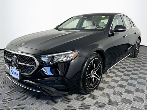 Used 2025 Mercedes-Benz E 350 4MATIC Sedan image 2