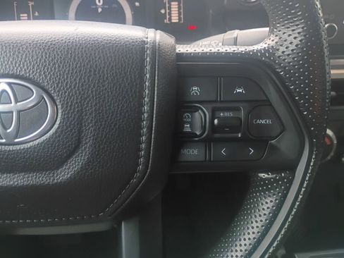 Used 2025 Toyota Tacoma SR5 AWD/4WD image 25