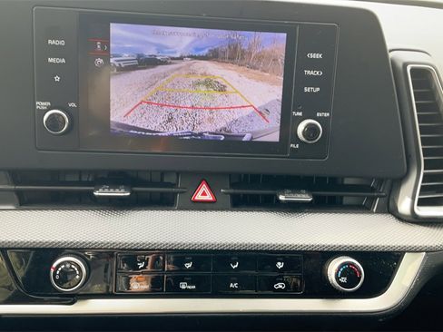 Used 2024 Kia Sportage LX image 22