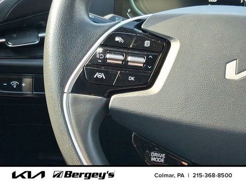 Used 2025 Kia Niro LX image 23
