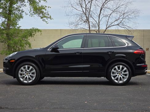 Used 2018 Porsche Cayenne S w/ Premium Package image 5