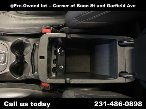 Used 2019 Jeep Cherokee Limited AWD/4WD image 28