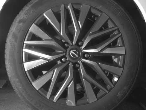 Used 2025 Nissan Altima 2.5 SV FWD image 15