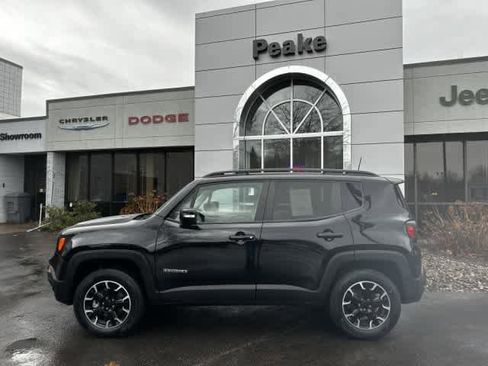 Used 2023 Jeep Renegade Latitude AWD/4WD image 3