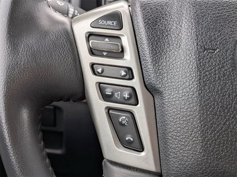 Used 2018 Nissan Titan SL w/ Chrome Package image 25