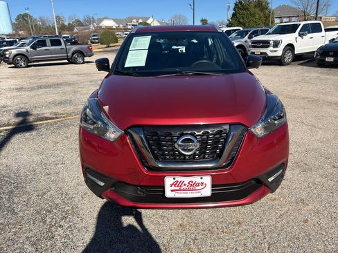 Used 2019 Nissan Kicks SR w/ SR Premium Package image 2