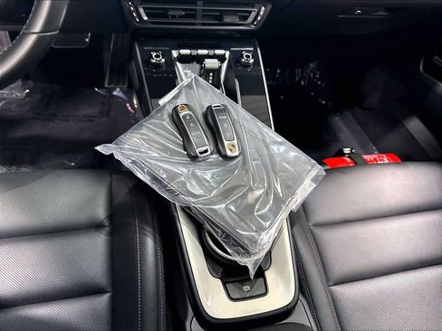 Used 2024 Porsche 911 Carrera T RWD image 37