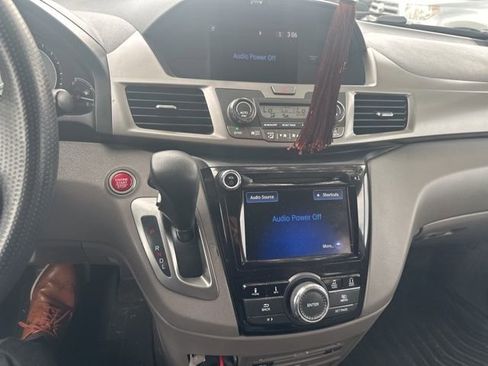 Used 2016 Honda Odyssey SE image 11