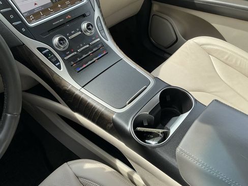 Used 2018 Lincoln MKX Reserve w/ Lincoln MKX Climate Package AWD/4WD image 21