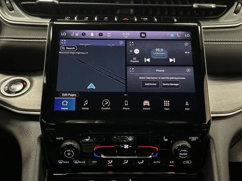 Used 2024 Jeep Grand Cherokee Limited image 9