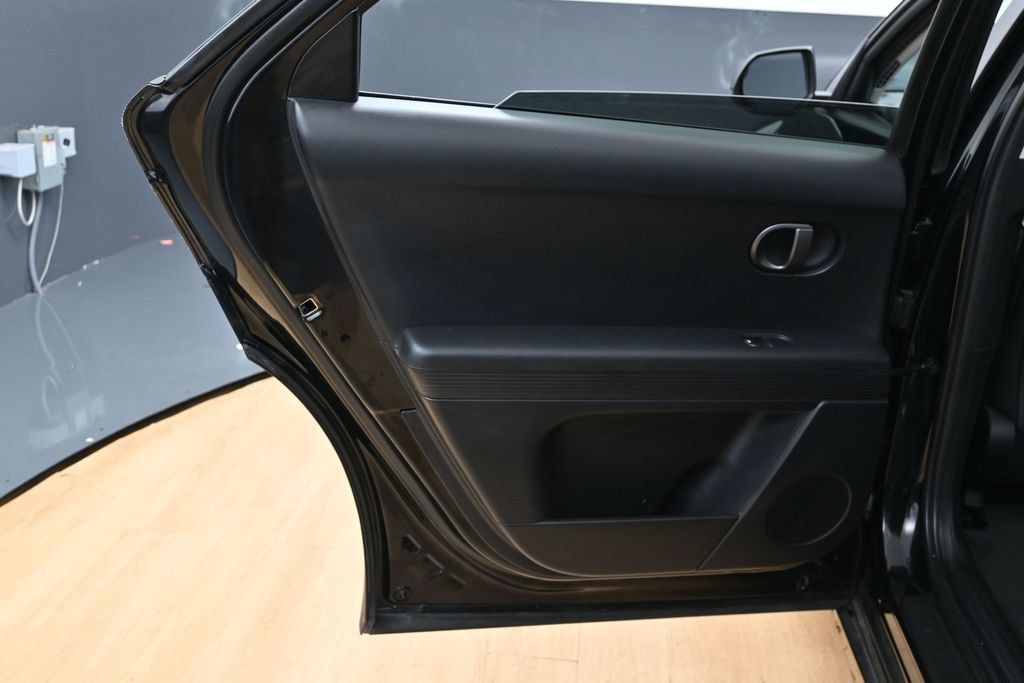 Used 2025 Hyundai Ioniq 5 SE RWD image 35