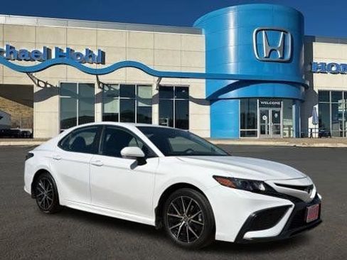 Used 2024 Toyota Camry SE FWD image 1