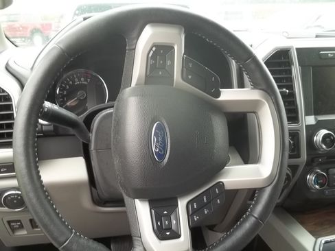 Used 2018 Ford F150 Lariat w/ Equipment Group 502A Luxury AWD/4WD image 9