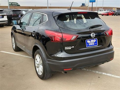 Used 2018 Nissan Rogue Sport S w/ S Appearance Package image 3