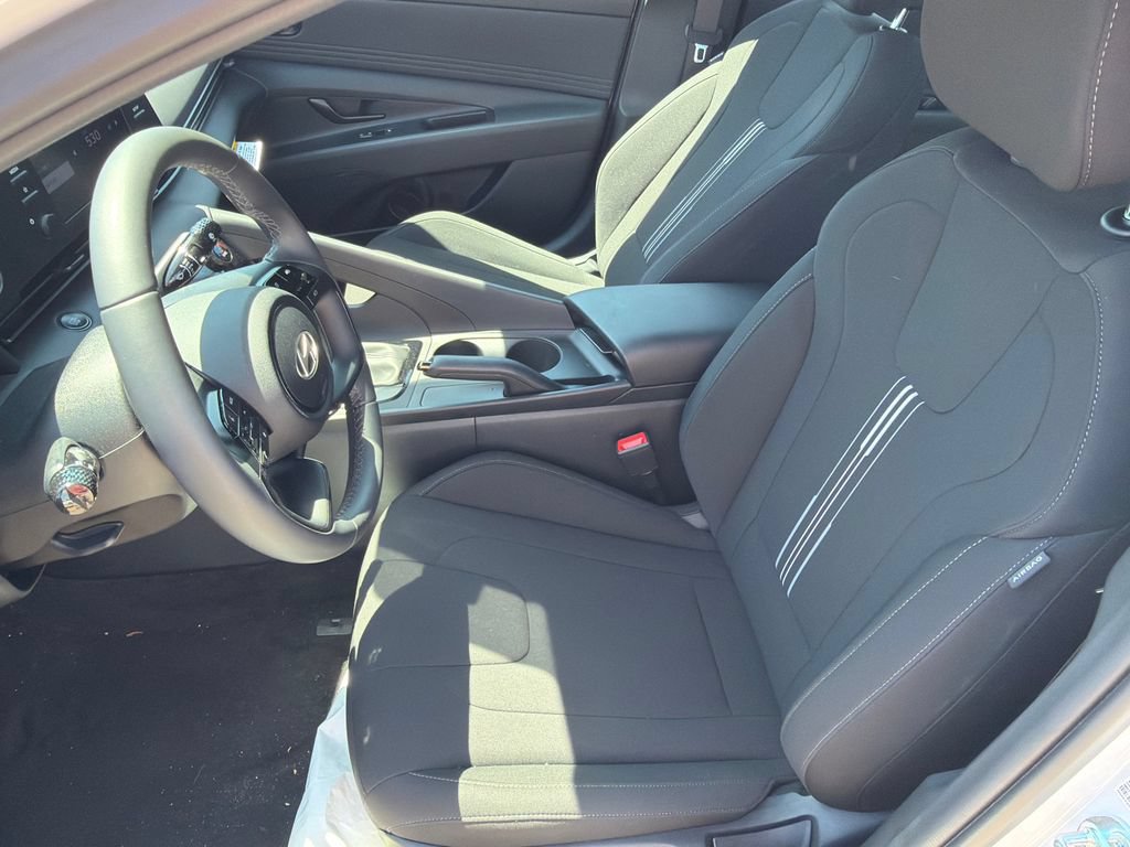 Certified 2025 Hyundai Elantra Sport FWD image 9