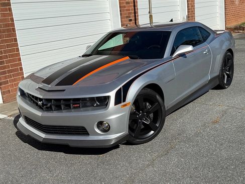 Used 2010 Chevrolet Camaro SS w/ LPO, Ground Effects Package image 6