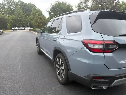 Used 2025 Honda Pilot Touring image 8