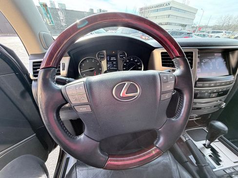 Used 2013 Lexus LX 570 4WD w/ Luxury Pkg image 14
