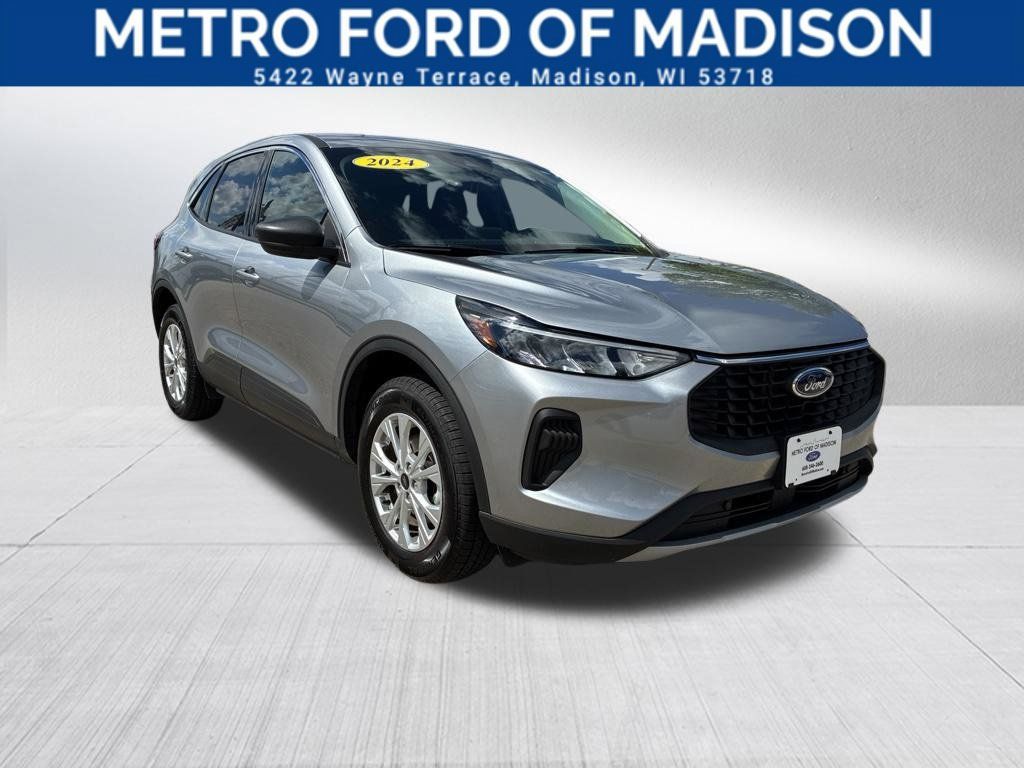 Used 2024 Ford Escape Active AWD/4WD image 3
