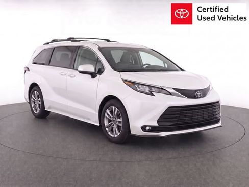 Used 2025 Toyota Sienna XLE w/ XLE Plus Package AWD/4WD image 1