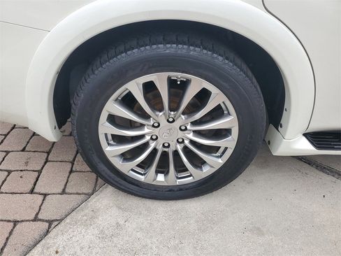 Used 2017 INFINITI QX80 Base w/ Deluxe Technology Package image 7