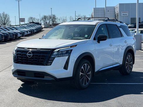 New 2026 Nissan Pathfinder Platinum FWD image 8