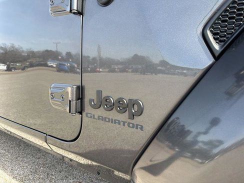 Certified 2022 Jeep Gladiator Sport AWD/4WD image 46