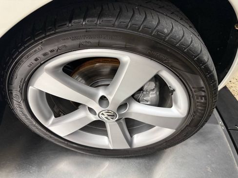 Used 2007 Volkswagen Beetle Triple White Edition FWD image 28