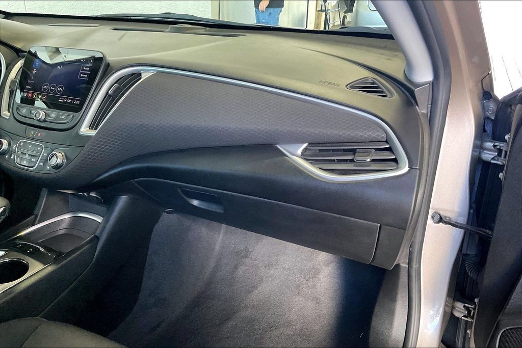 Used 2024 Chevrolet Malibu LT FWD image 24
