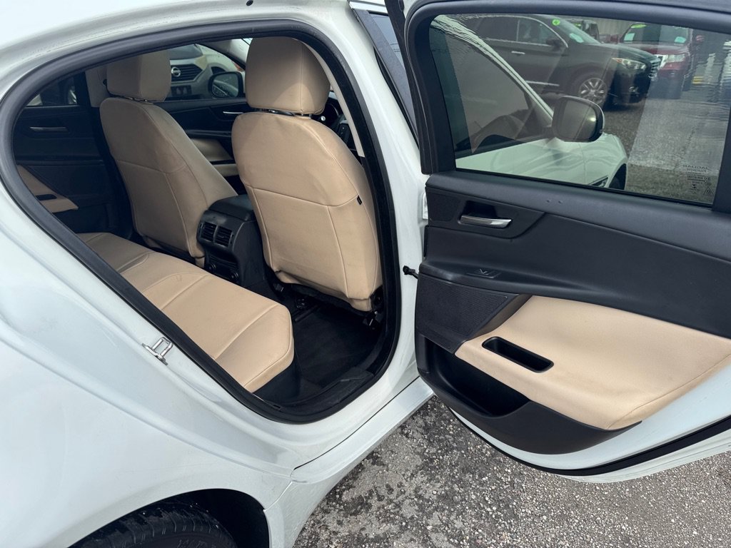 Used 2018 Jaguar XE Premium RWD image 15