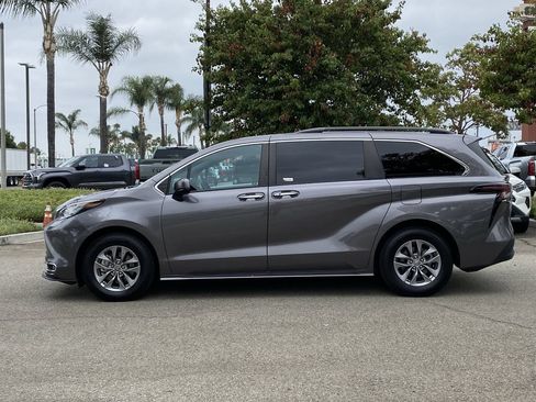 Certified 2023 Toyota Sienna XLE FWD image 41
