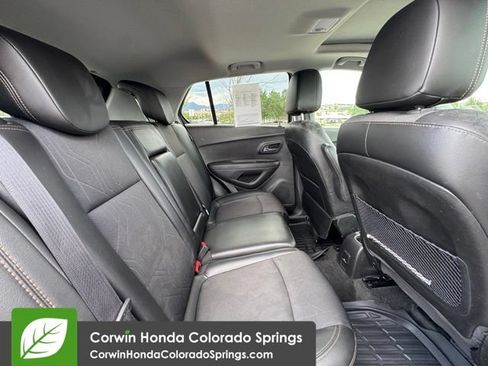 Used 2019 Chevrolet Trax LT w/ Sun & Sound Package AWD/4WD image 30