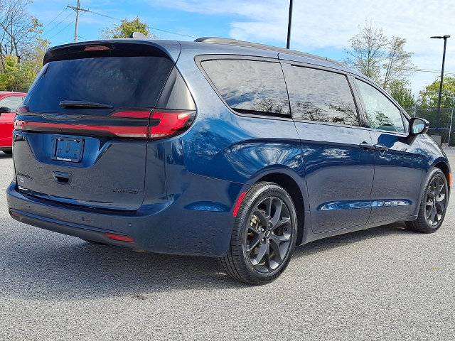 Used 2025 Chrysler Pacifica Limited FWD image 8