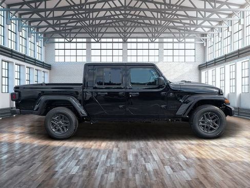 New 2025 Jeep Gladiator Sport image 3
