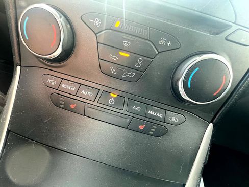 Used 2015 Ford Edge SEL image 25