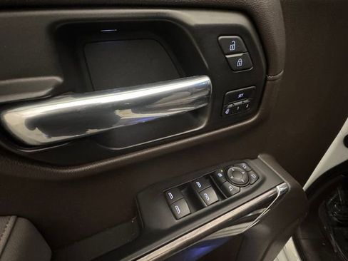 Used 2021 Chevrolet Silverado 1500 LTZ w/ Z71 Off-Road Package image 5