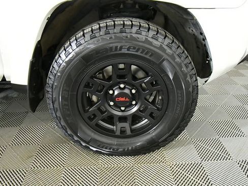 Used 2021 Toyota 4Runner Venture w/ Moonroof Package image 17