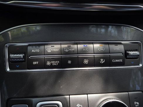 Used 2022 Hyundai Santa Fe Blue image 24