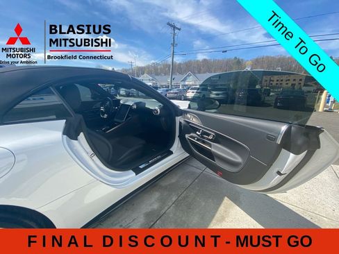 Used 2022 Mercedes-Benz SL 55 AMG 4MATIC w/ Driver Assistance Package image 36
