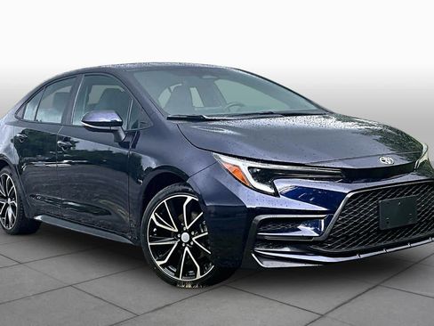 Used 2026 Toyota Corolla SE FWD image 3