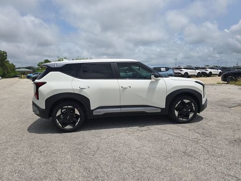 New 2027 Kia Seltos S FWD image 9