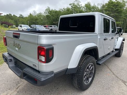 Used 2023 Jeep Gladiator Overland image 5