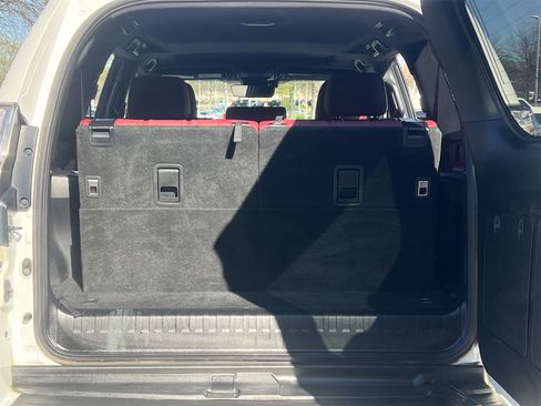 Used 2021 Lexus GX 460 Premium w/ Premium Package image 23