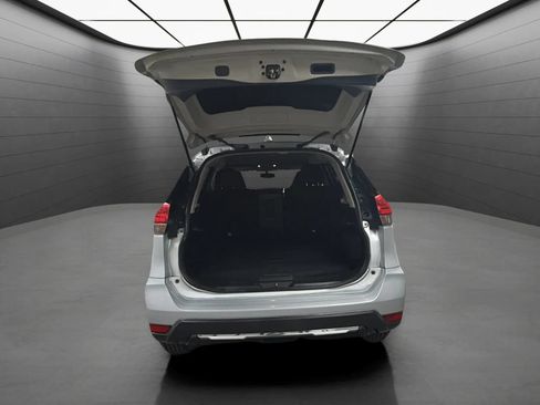 Used 2017 Nissan Rogue SV FWD image 20