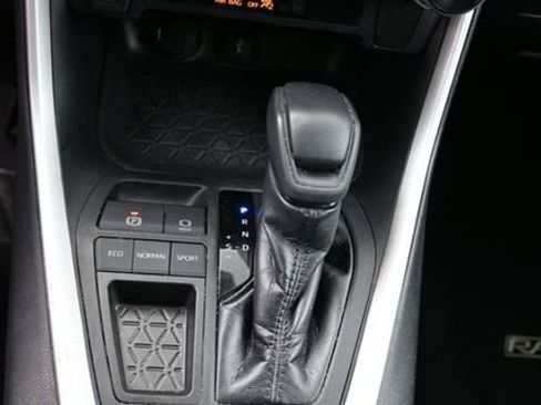 Used 2020 Toyota RAV4 LE image 18