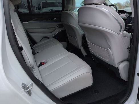 Used 2022 Jeep Grand Cherokee Overland w/ Adv Protech Group III image 19