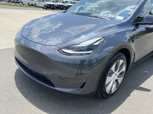 Used 2023 Tesla Model Y Long Range AWD/4WD image 11