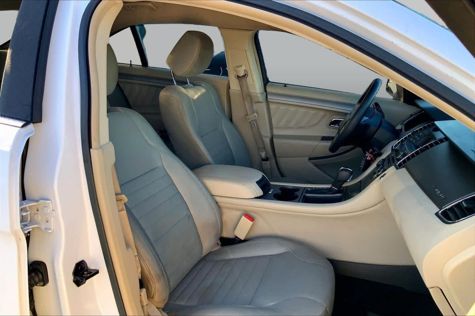 Used 2017 Ford Taurus SE FWD image 9